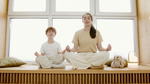 Top 10+ Reasons To Teach Your Kids Mindfulness From A Young Age &amp; How To Do It