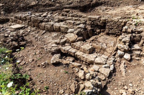 Remarkable mosaic found in ancient home built into a hill in France. Take a look