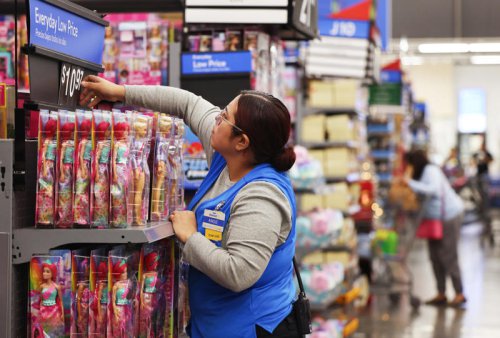 Walmart unveils new AI tools for workers. Here's what they'll do.