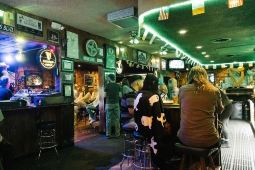 A Beer-Riddled Dive Bar Food Crawl Through Los Angeles&rsquo;s San Fernando Valley