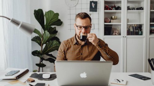 Top 10+ Signs You Rely Too Much On Coffee &amp; 10 Ways To Have More Energy