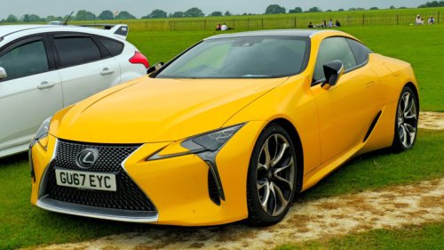 Old School Cool: 20 Vehicles That Come With CD Players
