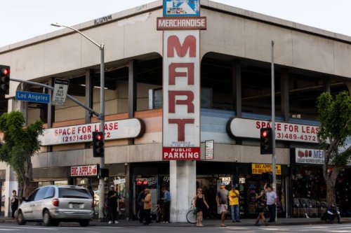 $1 million in cash in a downtown L.A. bodega: Inside the crackdown on retail theft 'fences'