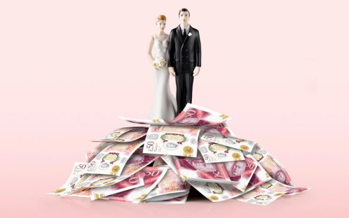 How much cash you should give at a wedding, according to etiquette experts