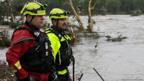 Rising death toll in Texas floods as children remain missing