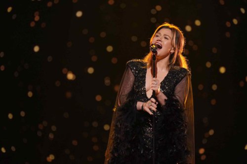 Kelly Clarkson Is "Devastated" That Health Concerns "Forced" Her to Cancel Shows