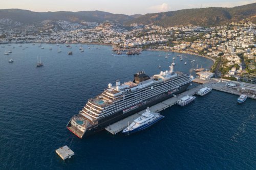 New to cruise ships? Packing tips to make vacations at sea plain sailing for beginners &mdash; including a &lsquo;game-changer&rsquo; clip