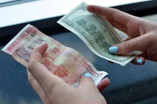 The strong Mexican peso is set to fall after US stops tariff hike