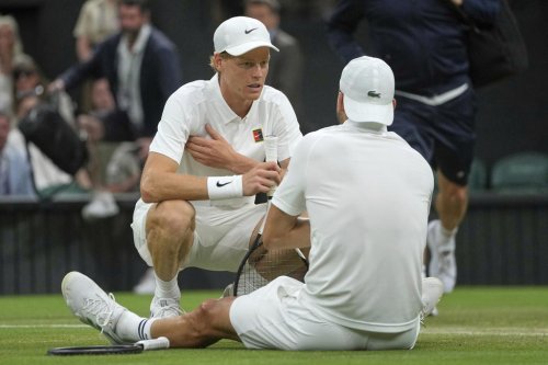 Jannik Sinner reaches the Wimbledon quarterfinals despite a bad elbow when an injured Dimitrov stops