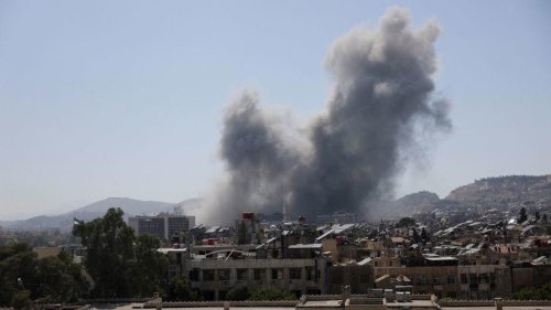 After powerful Israeli strikes on Damascus, Syria withdraws troops from Suwayda city to avoid &lsquo;open war&rsquo;