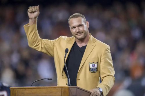 Brian Urlacher argues another Chicago Bears teammate should be in Hall of Fame