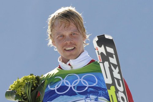 Olympic medallist dead after being struck by lightning
