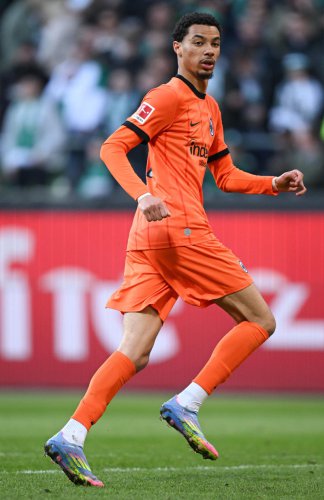 Transfer news live: Liverpool agree Ekitike deal amid Isak interest, Gyokeres to Arsenal, Jackson to Man United