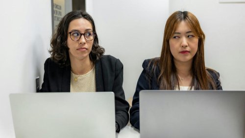 Top 20+ Things That Make You Look Unprofessional At Work