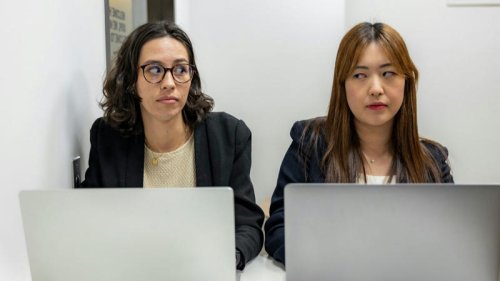 Top 20+ Things That Make You Look Unprofessional At Work