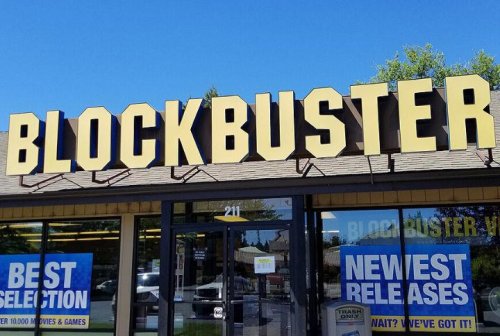 Top 20+ Stores That Defined Childhoods Before Online Shopping Took Over
