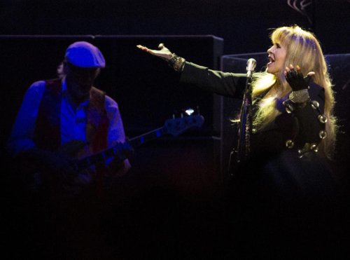 Frozen Love thawing? Stevie Nicks, Lindsey Buckingham make nice on socials