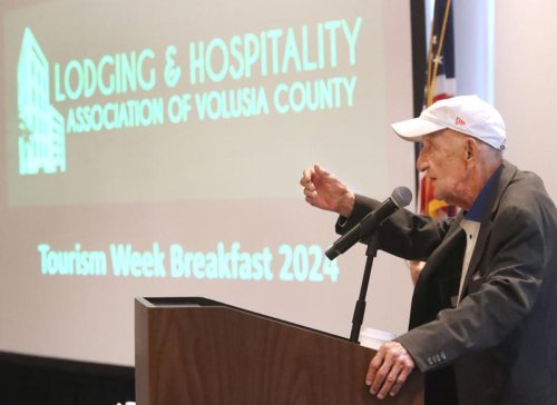 Daytona hotel icon Bob Davis remembered at funeral for work ethic, compassion, energy
