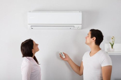 Men: here&rsquo;s why the air con really is too cold for your female colleagues