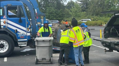 Teamsters say non-union workers running Kent trash drop-offs amid garbage strike