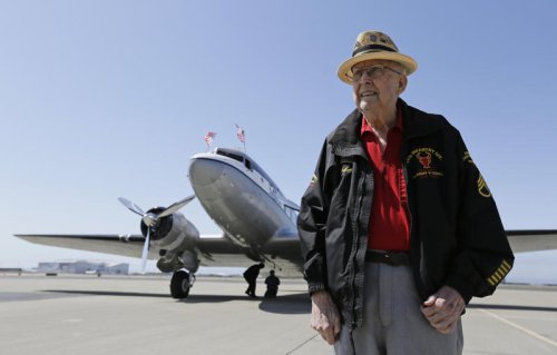 &lsquo;Papa Jake&rsquo; Larson, D-Day veteran who became a TikTok star, dies at 102