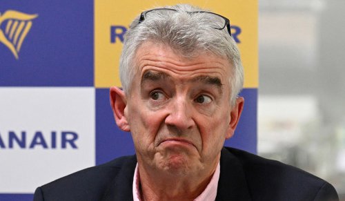 Ryanair now paying bonuses for spotting oversized luggage