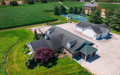 Nature Valley Lodge opens to weddings on farm setting near North Lawrence