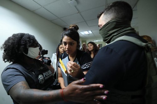 Democrats push bill that would ban ICE agents from wearing face masks