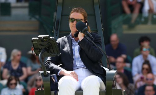 Wimbledon umpire halts match after another ELC glitch