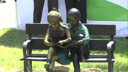 New statue unveiled at Knoxville park after original stolen in 2024