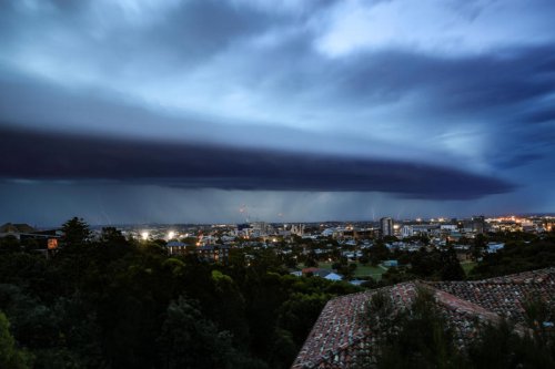 What is the rare &lsquo;tsunami&rsquo; roll cloud phenomenon?