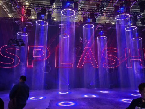 Splash Forum คึกคัก คนแห่ฟัง เศรษฐา เทนนิส บัวขาว หมอลำชื่อดังเตรียมโชว์
