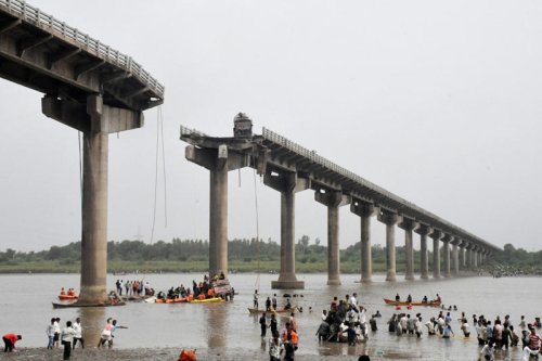 Bridge collapse in India kills 9