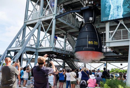 Kennedy Space Center Visitor Complex opens new bus tour stop, The Gantry at LC-39