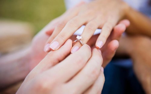 How to buy an engagement ring: tips on choosing the right size, design and diamond carat