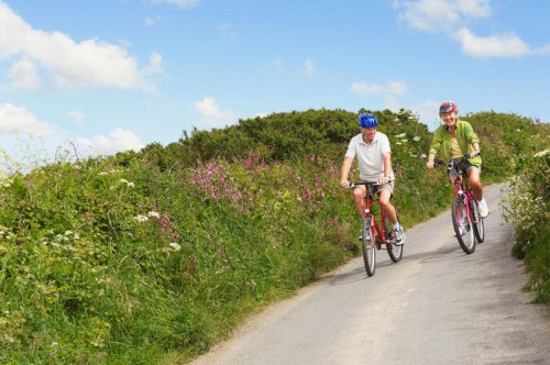 Eight knee health tips for over 50s that will keep you pain free