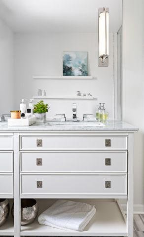 We Asked Designers What Color to Use in a Small Bathroom to Make It Look Bigger&mdash;And We're Obsessed