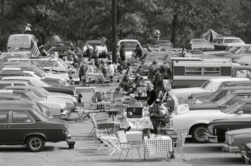 Top 17+ Retro Photos of Tailgating at Its Finest