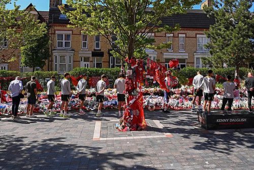 Diogo Jota's wife and team-mates arrive at Anfield to witness fans' incredible tributes