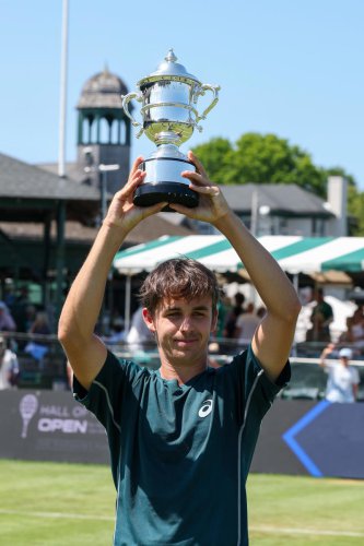 Svajda dominates to win Tennis Hall of Fame men's singles title &mdash; here's how