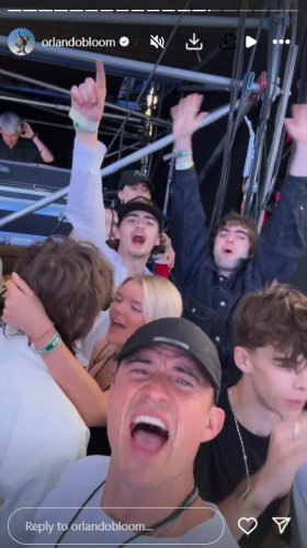Orlando Bloom sings his heart out at Oasis reunion gig