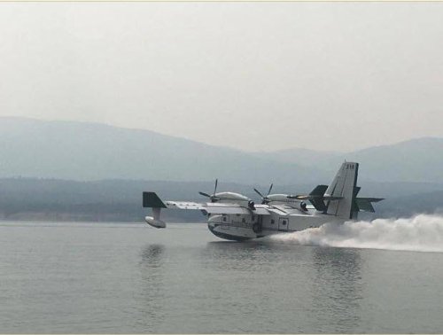 Super Scooper planes to fight Green Fire in Shasta-Trinity forest near Lake Shasta