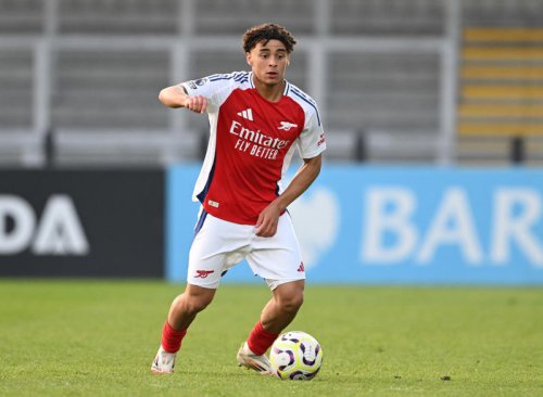 Son of Chelsea hero signs pro contract with Arsenal