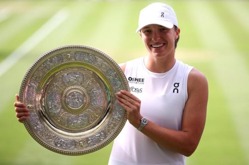 Swiatek wins Wimbledon final 6-0 6-0 to land trophy