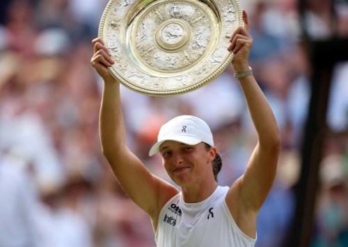 Iga Swiatek Claims Wimbledon Title With Historic Sweep of Amanda Anisimova
