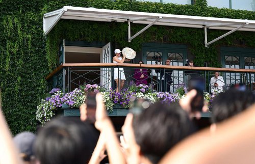 Wimbledon 2025 women&rsquo;s final live: Swiatek routs Anisimova 6-0, 6-0 after Cash and Glasspool win doubles title