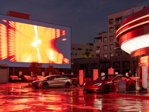 Inside the new Tesla diner where you're served by robots