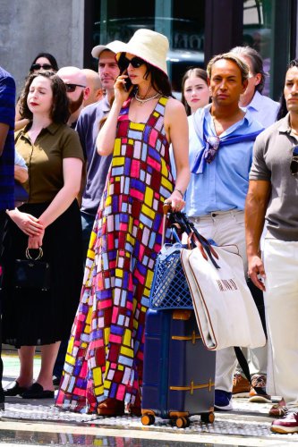 Anne Hathaway Gives Us a First Look at Andy Sachs&rsquo;s Wardrobe in &lsquo;The Devil Wears Prada 2&rsquo;