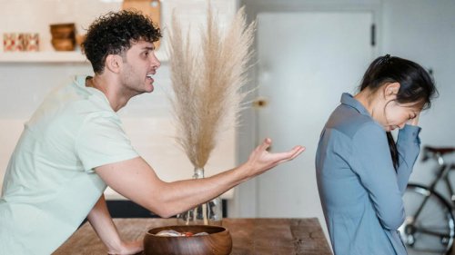 Top 10+ Things You Should Never Apologize for in a Relationship &amp; 10 You Absolutely Should