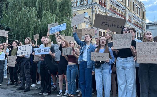 Anti-government protests break out in Kyiv